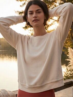 Athleta Women's Cream Long-Sleeve Pullover Top